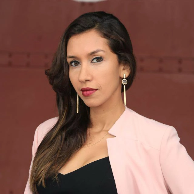 Dra. Larissa Carreira